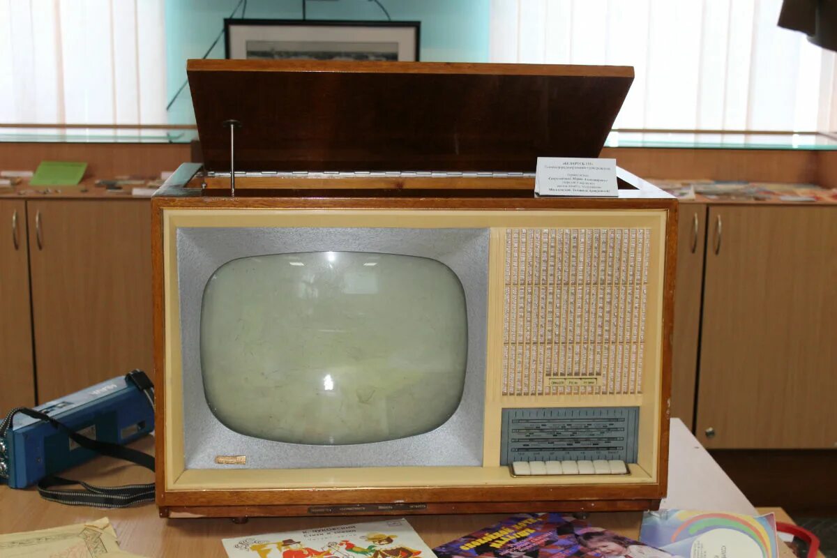 Телерадиола харьков 1959. Белорусские телевизоры названия. Телевизор витязь старый. Белорусские телевизоры названия. Телевизор витязь старый.