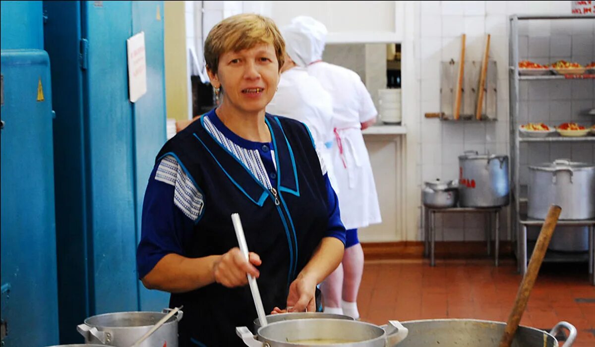 Школьное питание нижний. Ужасная еда в школьной столовой. Ужасная столовая. Плохая столовая. Столовая стремная.