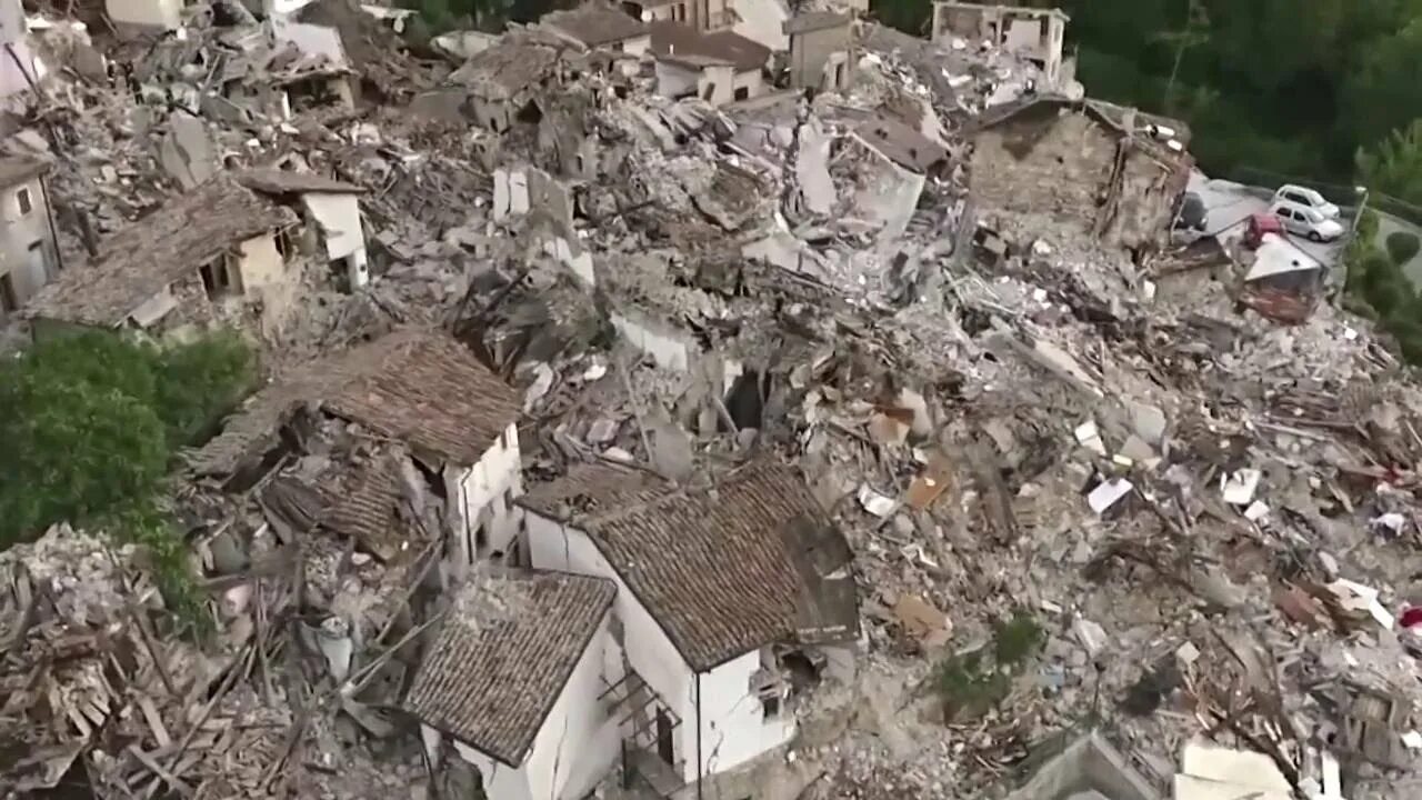 Баллы землетрясения сегодня. Землетрясение в Италии 2016. Землетрясение в Италии в 2016 году. Земл етряс Ен и е в Италии. Землетрясение в Италии произошло 24 августа 2016 года в 03:36.