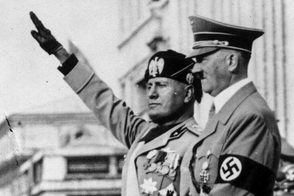 Бенито муссолини фюрер. Бенито муссолини дуче италии. Бенито муссолини зигует. Салют дуче. Бенито муссолини 1921.