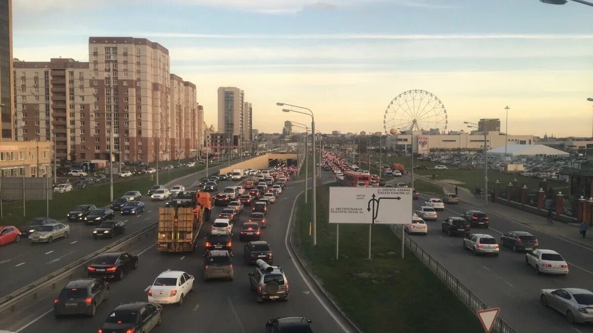 Дороги в казани сегодня. Дублер Оренбургского тракта Казань. Пробки Казань. Казань дороги. Дороги центра Казани.