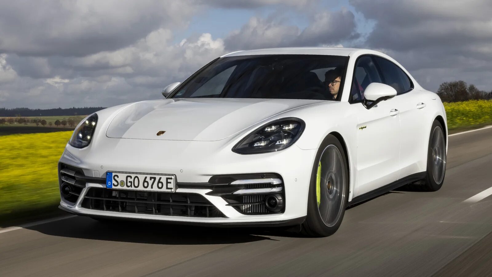 Panamera e hybrid. Порше Панамера 2022. Порше Панамера турбо s 2021. Porsche Panamera 2021. Порше Панамера гибрид 2022.