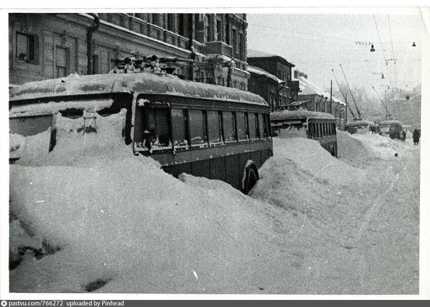 Блокада ленинграда зима 1941. Зима 1941-1942 в блокадном ленинграде. Зима 1941-1942 в блокадном ленинграде. Блокадный ленинград зима 1941. Блокадный ленинград зима 1941-42.