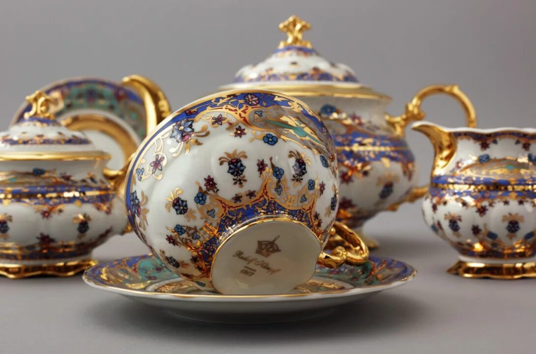 Сервиз города. Столовый сервиз роял классик. Сервизы императорского фарфорового завода. Жгиров сервиз форма орион. "гжель" royal classics (роял классик) китай.