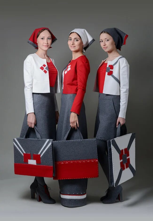 Современные удмурты. Удмурты современные. Удмуртское платье в современном стиле. Удмуртское платье в современном стиле. Национальный удмуртский колорит.