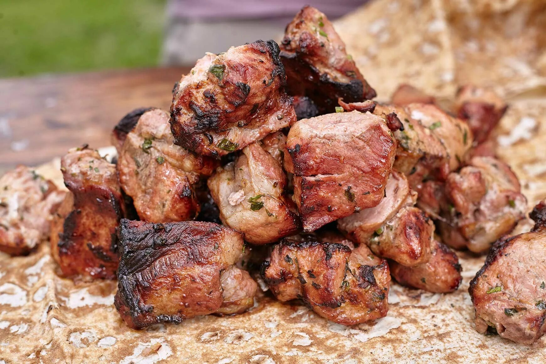 Шашлык из свинины рецепт маринада самый вкусный. Хоровац армянский шашлык. шашлык из свинины. свиная шея шашлык. шашлык из свиньи.