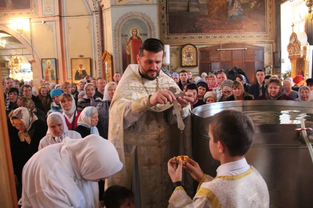 Протоиерей михаил макашов. Храм преображения господня, г. Иконостас церкви преображения господня в саввино в железнодорожном. Храм преображения господня в балашихе духовенства. Храм саввино железнодорожный расписание.