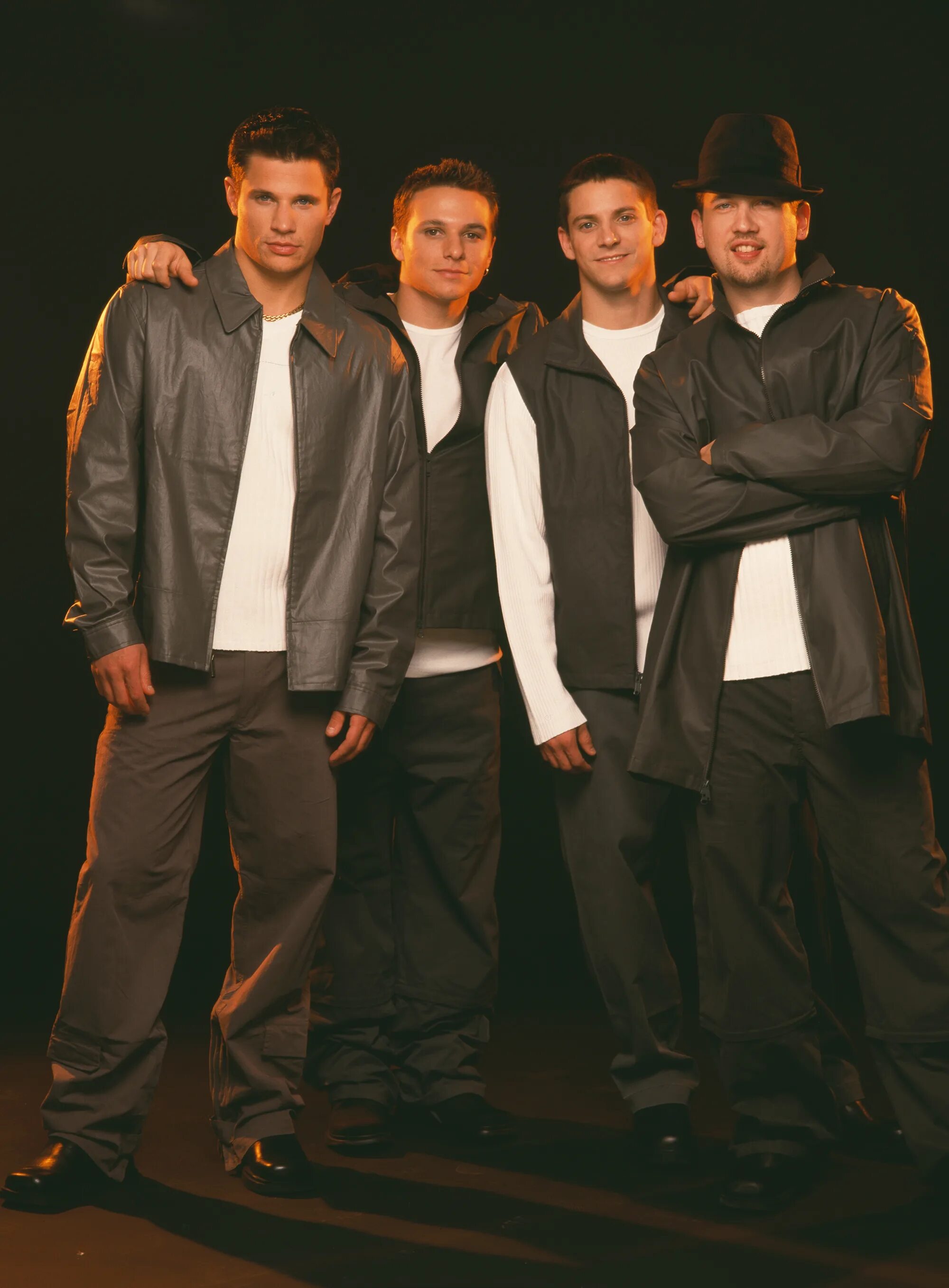 Группа француза. 98 Degrees Band. Французская группа. Мужские группы 2000 года. Популярные мужские группы 2000-х.