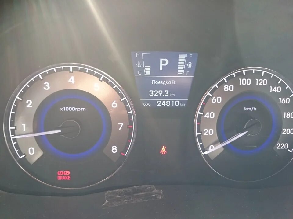 Панель Солярис 2011 бензин. Бак Хендай Солярис 1.6. Hyundai Solaris 2015 полный бак. Солярис литров бак Хендай 2014.