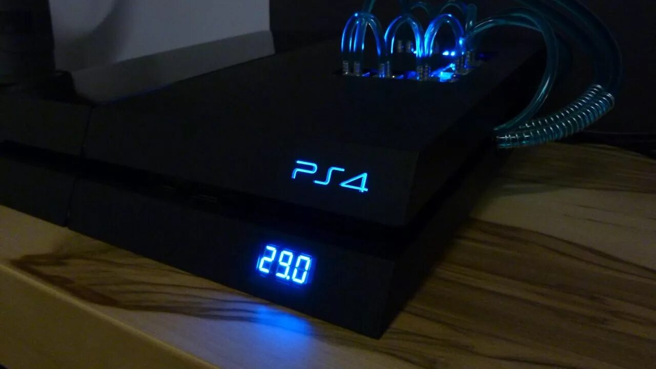 Ps5 на стену. Ps5 Slim подсветка. ПС 5 фат. Моддинг ps4 Slim. Водяное охлаждение ps4 Slim.