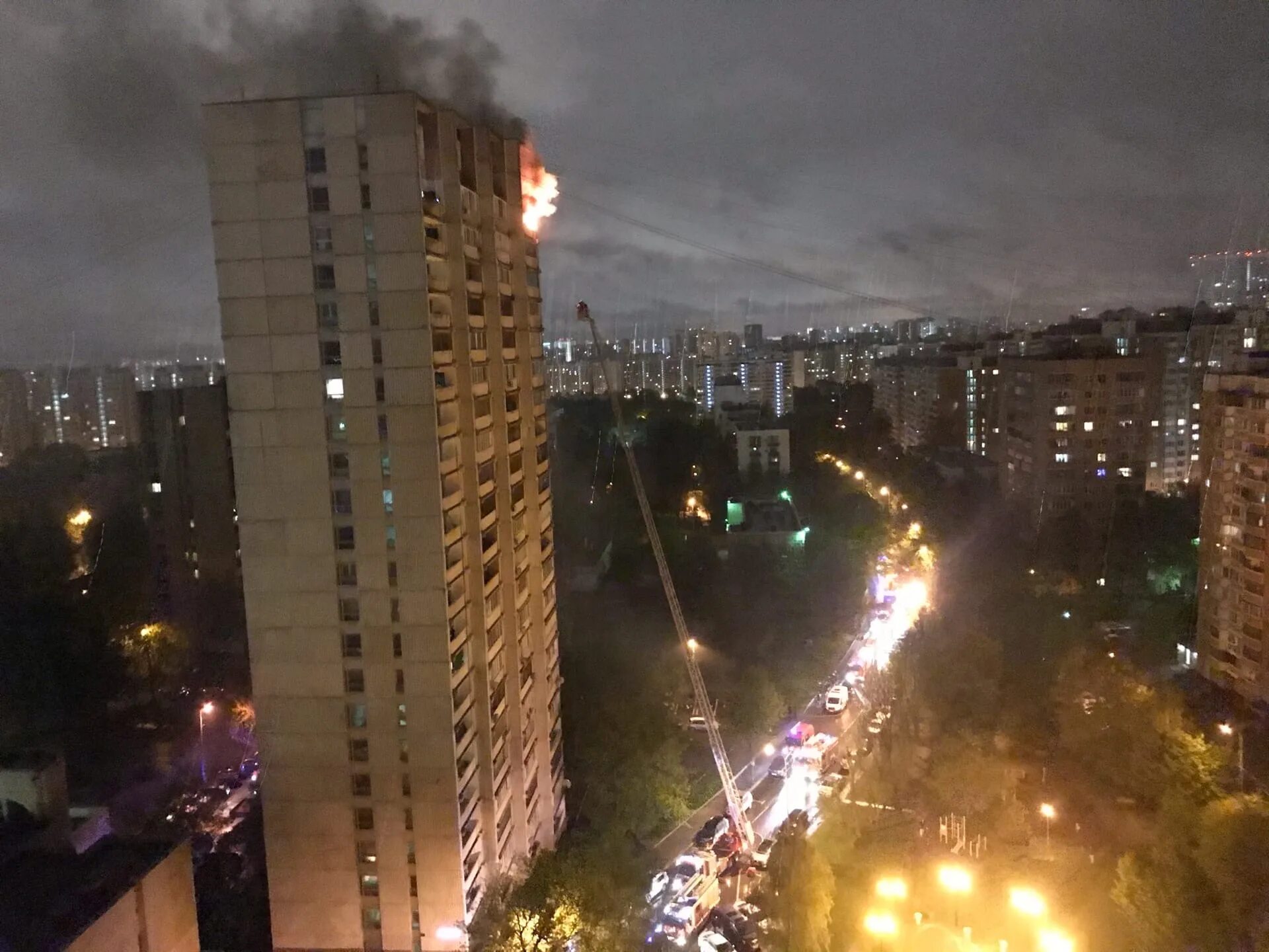 Пожар в Орехово Борисово. 22 Этажки в Москве. Пожар в Орехово Борисово Южное. Пожар многоэтажек в Москве ?. Хлопок в москве ночью