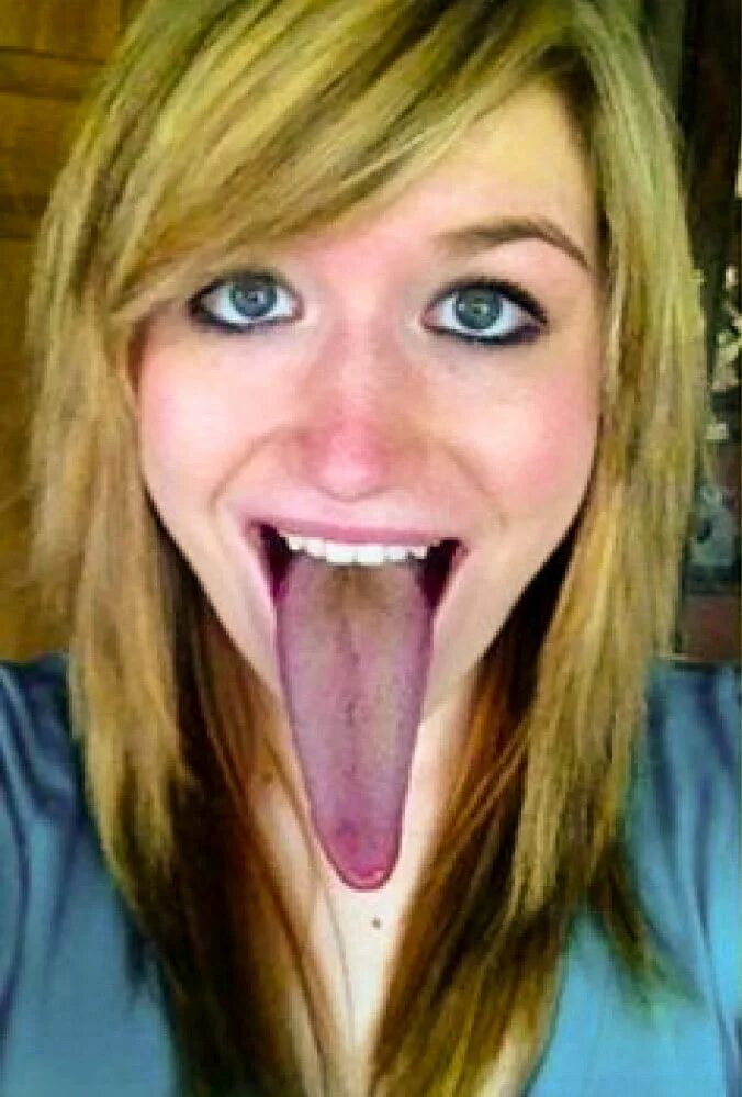 женщина с большим языком. женщина с большим языком. девушка с высунутым языком. девушка с вісунутім язіком. девушка с языком.