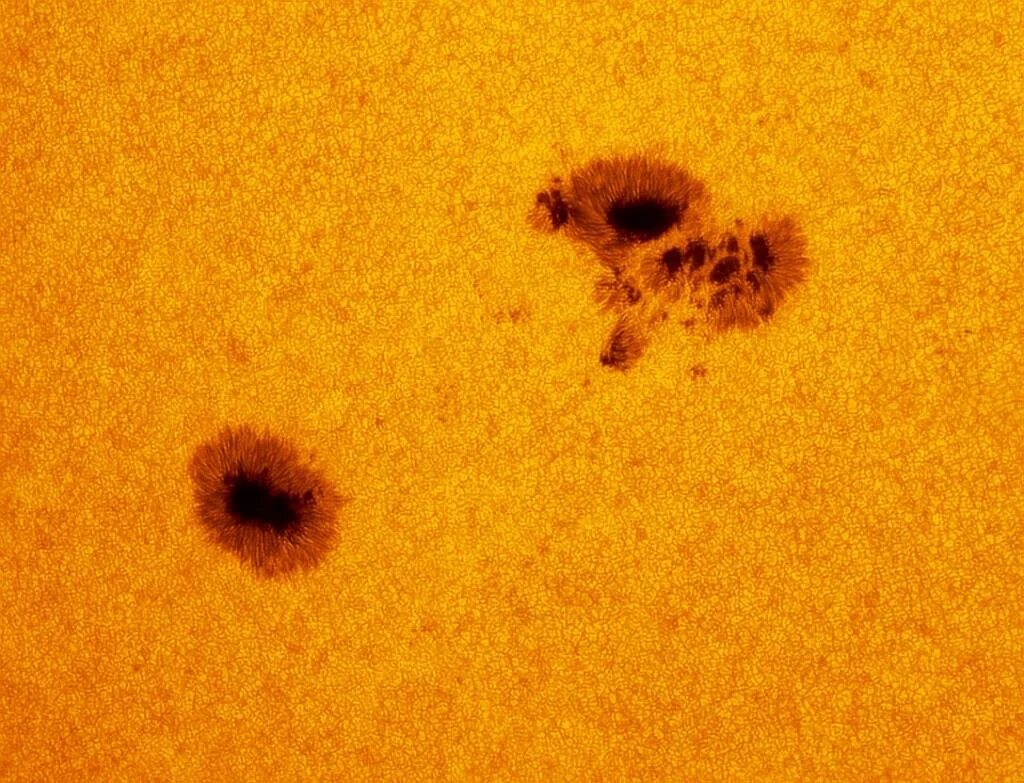 Пятна на поверхности солнца. Солнечные пятна. Темные пятна на солнце. Солнечные пятна на солнце. Фотосфера пятна.