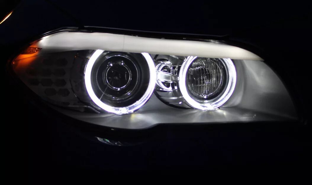 Фары BMW x1 e84 диоды. BMW f10 Angel Eyes. Led глазки БМВ е60. BMW e60 led Marker 40w. Лед глазки