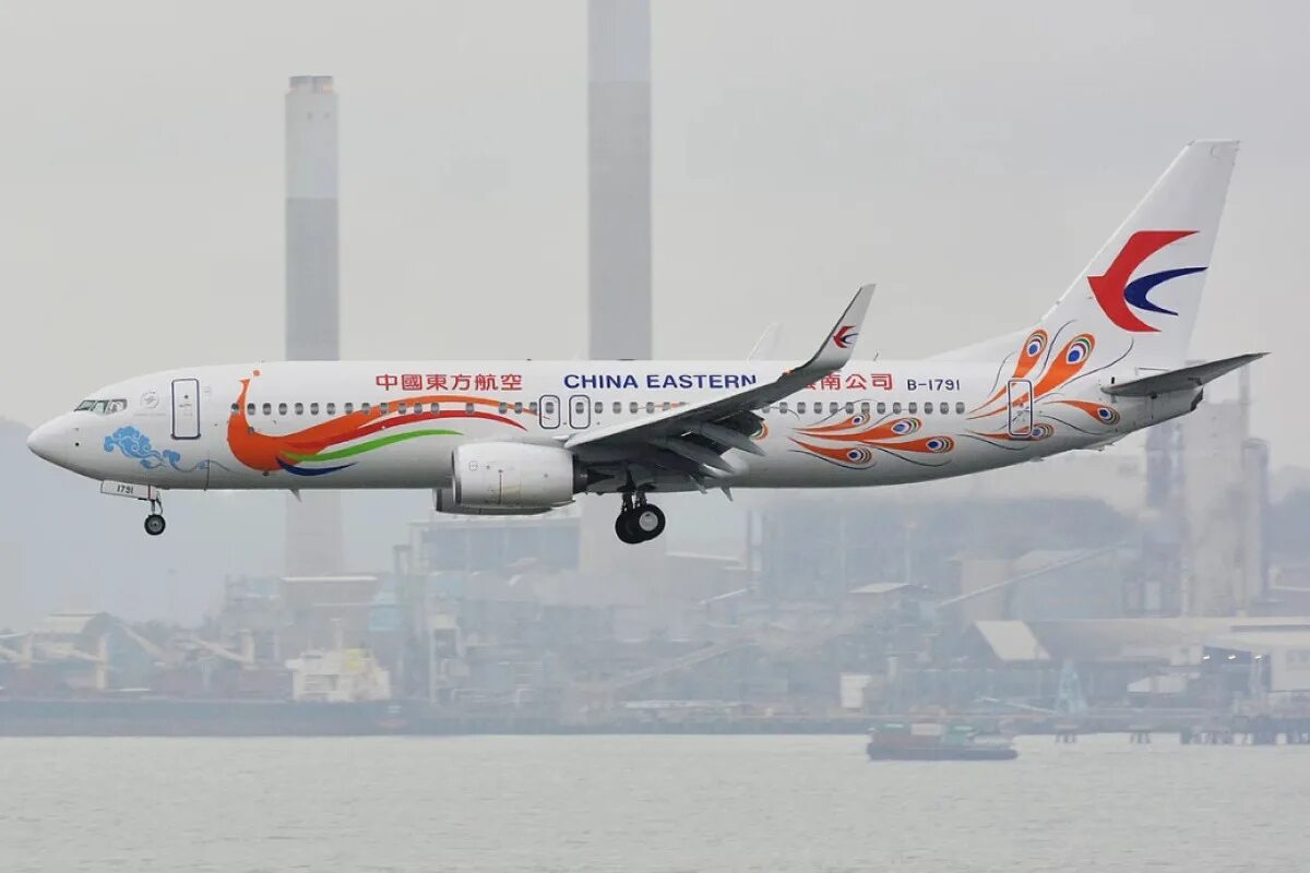 Катастрофа boeing 737 в тэнсяне. China airlines боинг 737. china eastern airlines 5735.