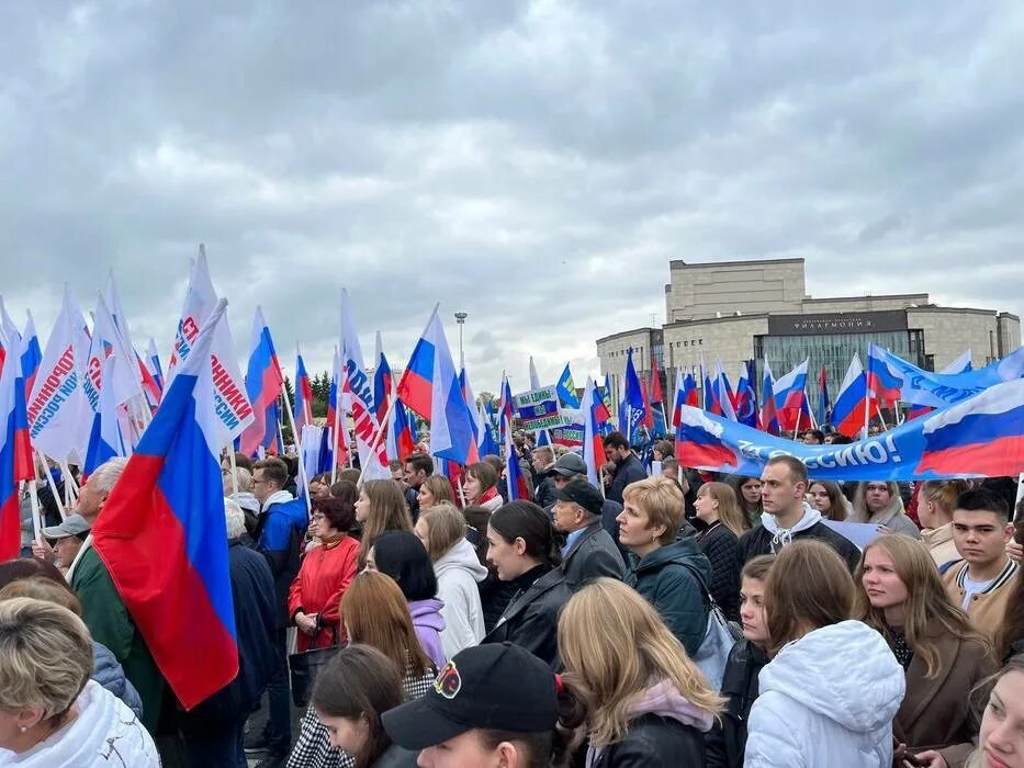 Митинг концерт мы вместе. Митинг концерт 30 сентября. Флаг России и Донбасса вместе. Фотографии с референдума. Митинг концерт вместе за россию