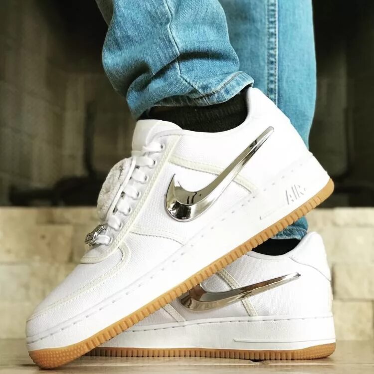 Найки тревисы скоты. Air Force 1 Travis Scott. Форсы 1 Трэвис Скотт. Nike Travis 1. Air Force Трэвис Скотт.