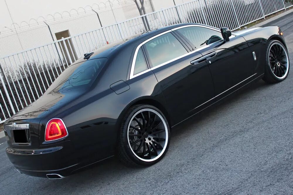 Диски роллс ройс. Rolls Royce Ghost диски. Hamann Rolls Royce. 21 Диски на Роллс Ройс. Rolls Royce Ghost Wheels Black.