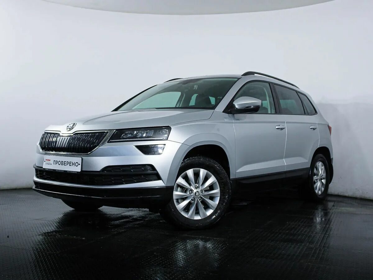 Шкода карок шкала бензина. Шкода карок 1. 6 механика. Шкода карок 1. Skoda karoq металлик.