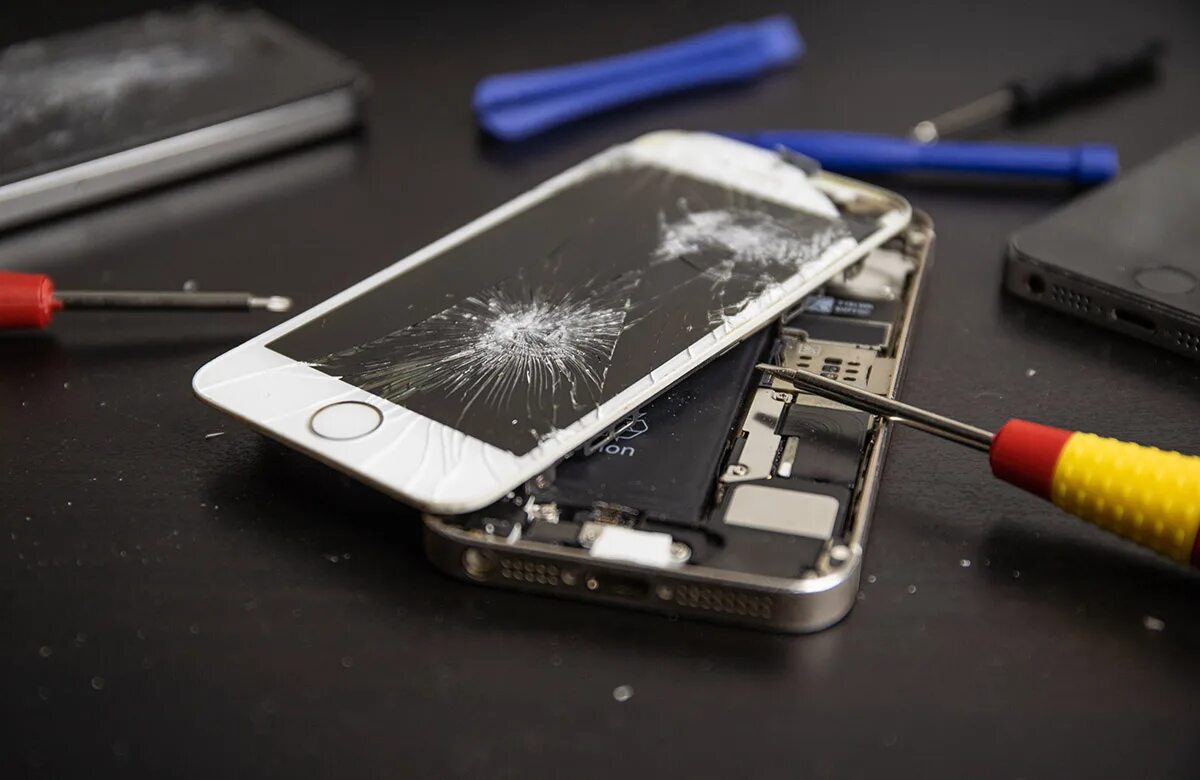Перепродажа айфонов. Iphone восстановление геометрии. Iphone Repair. Iphone crack Battery.