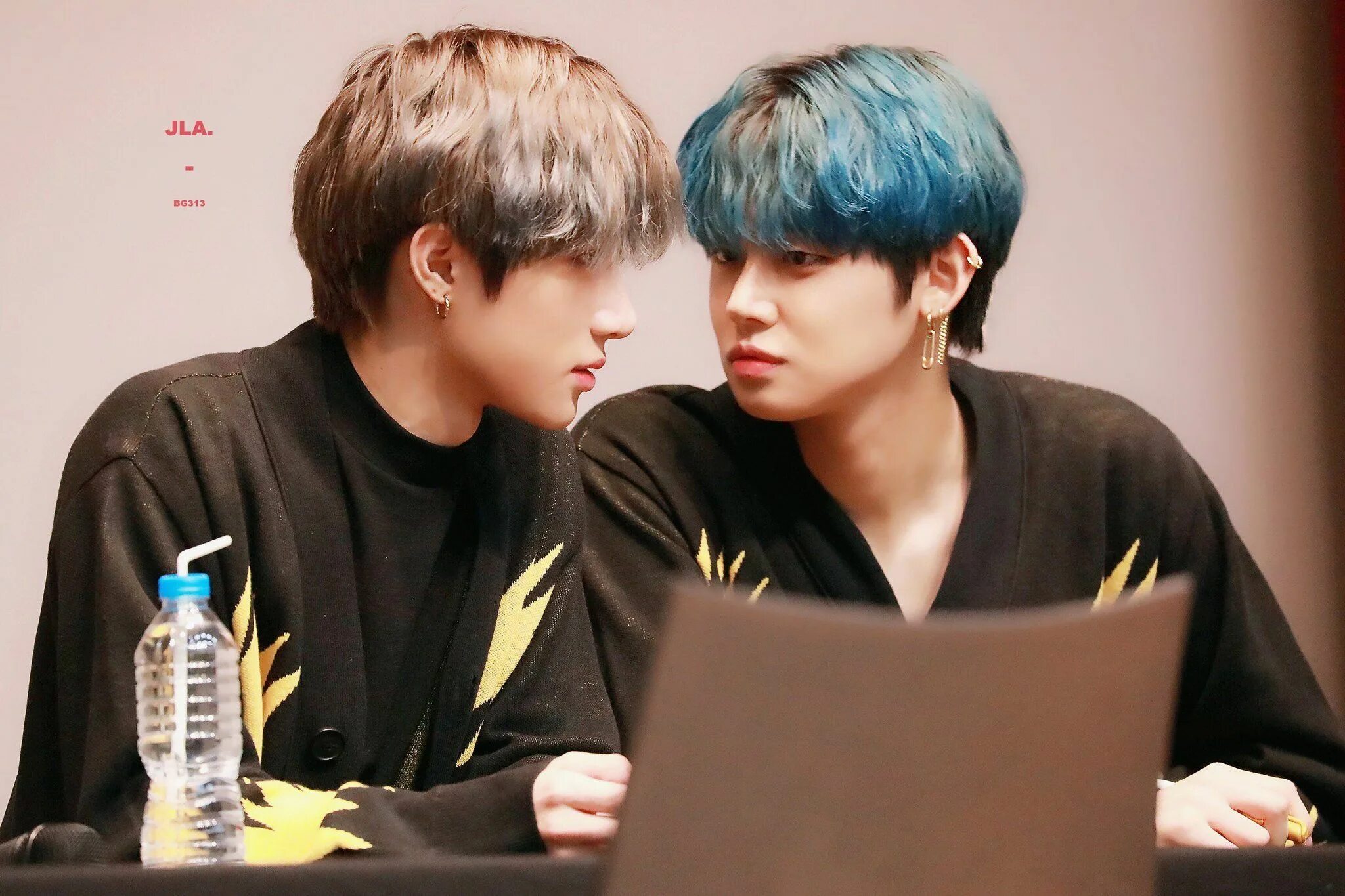 Tomorrow x together ёнджун. Фф бомджуны 17. Txt beomgyu and yeonjun. Бомджуны txt. Бомджуны моменты.