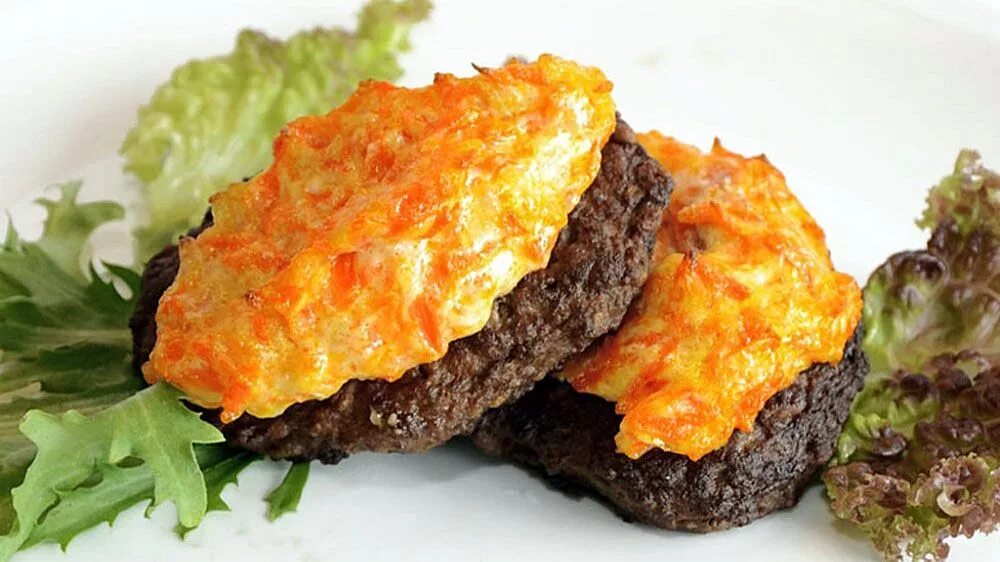 котлеты из печени с морковью. шницель печеночный йола. оладьи из печени. печеночные оладьи с кабачком. куриные печеночные котлеты с морковью.