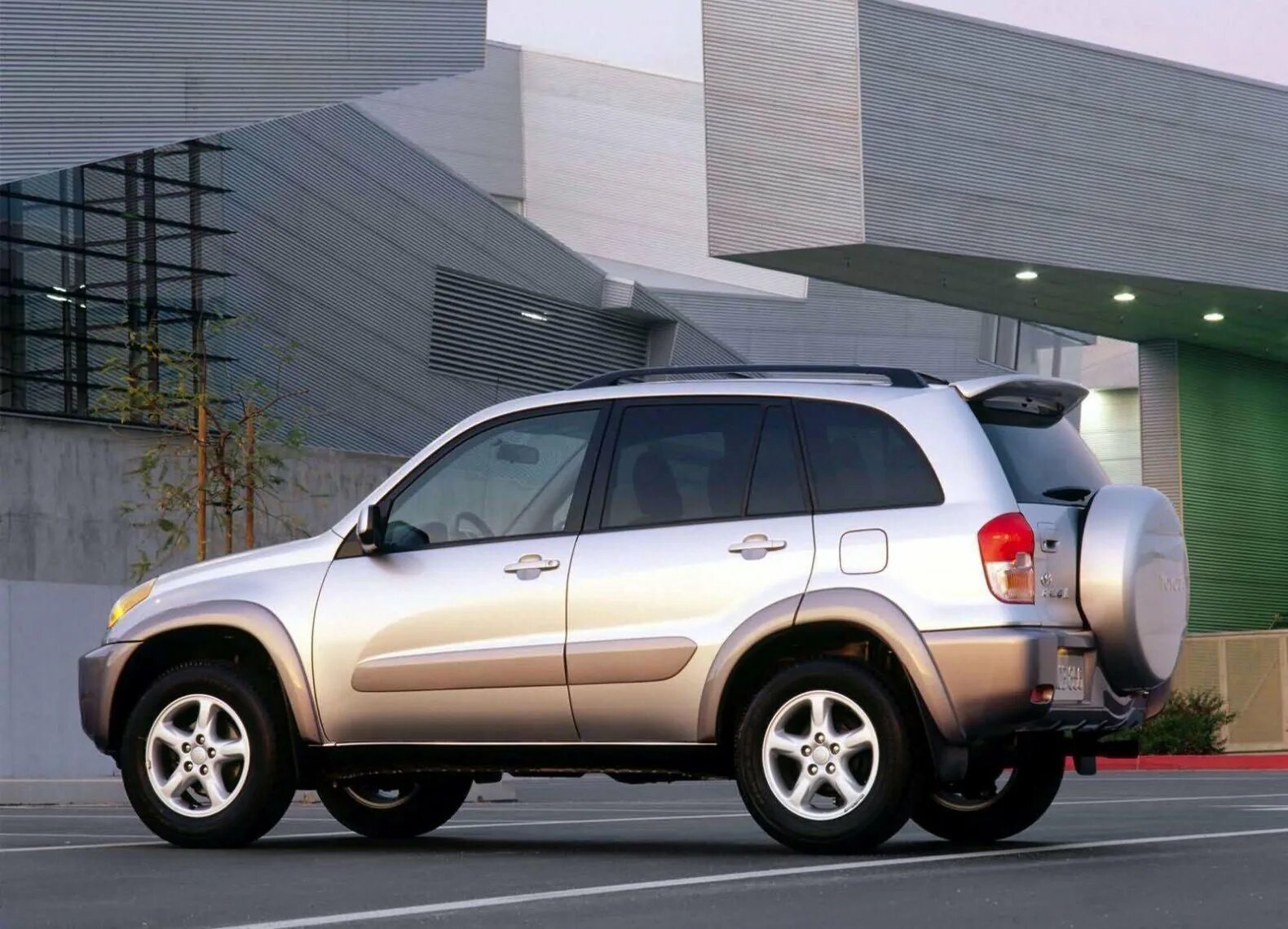 Toyota rav4 2000. Toyota RAV 4 II. Тойота рав 4 второе поколение. Тойота рав 4 2000 года. Рав е