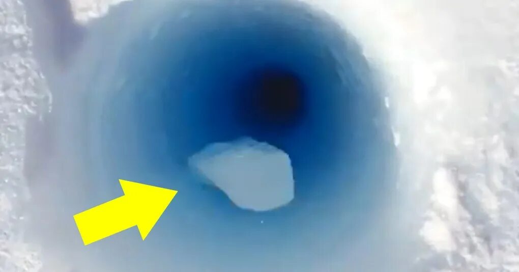 Снежная воронка. Воронка в Антарктиде. Дырка во льду. Воронка со льдом. Звук удара по воде