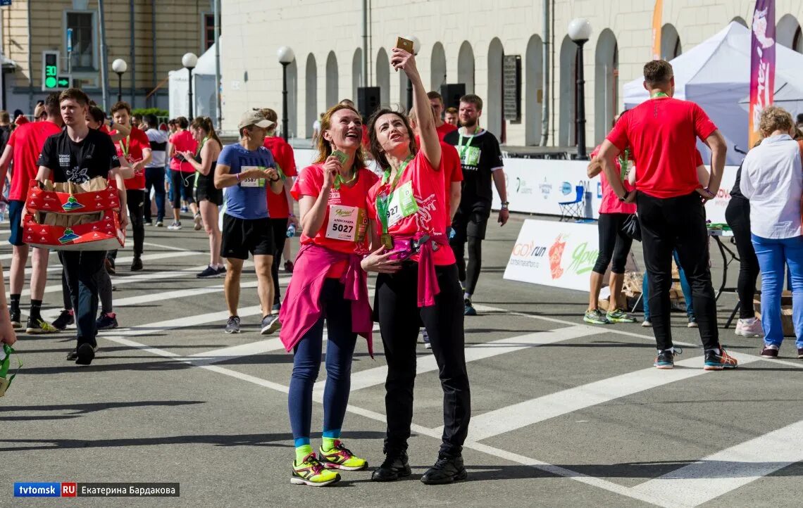 Марафон томск. Марафон томского кино томск. Забег томск. Марафоне участвовало спортсменов. Наталия бегун рига.