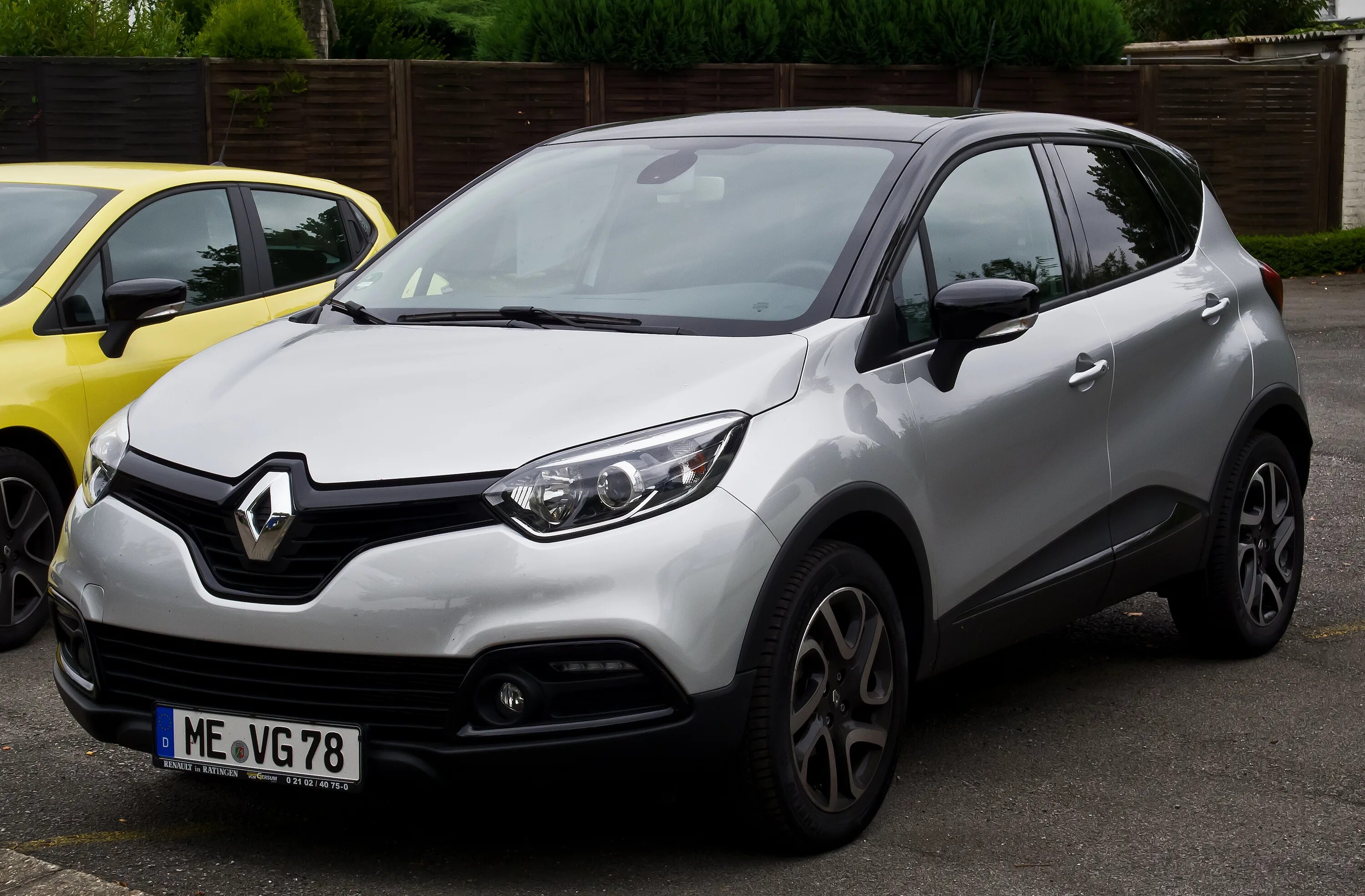 Как выглядит renault. Renault Captur 2015. Рено Каптур 2016. Renault Captur 2015 2016. Рено Captur европейская версия.