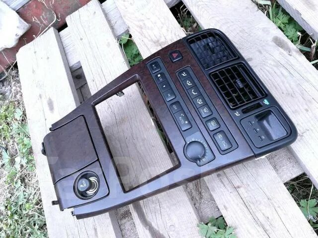 Консоль магнитофона. Консоль магнитофона. Консоль магнитофона тойота аурис. Cedric cy31 запчасти кузов вставки на дверь. Консоль магнитофона.