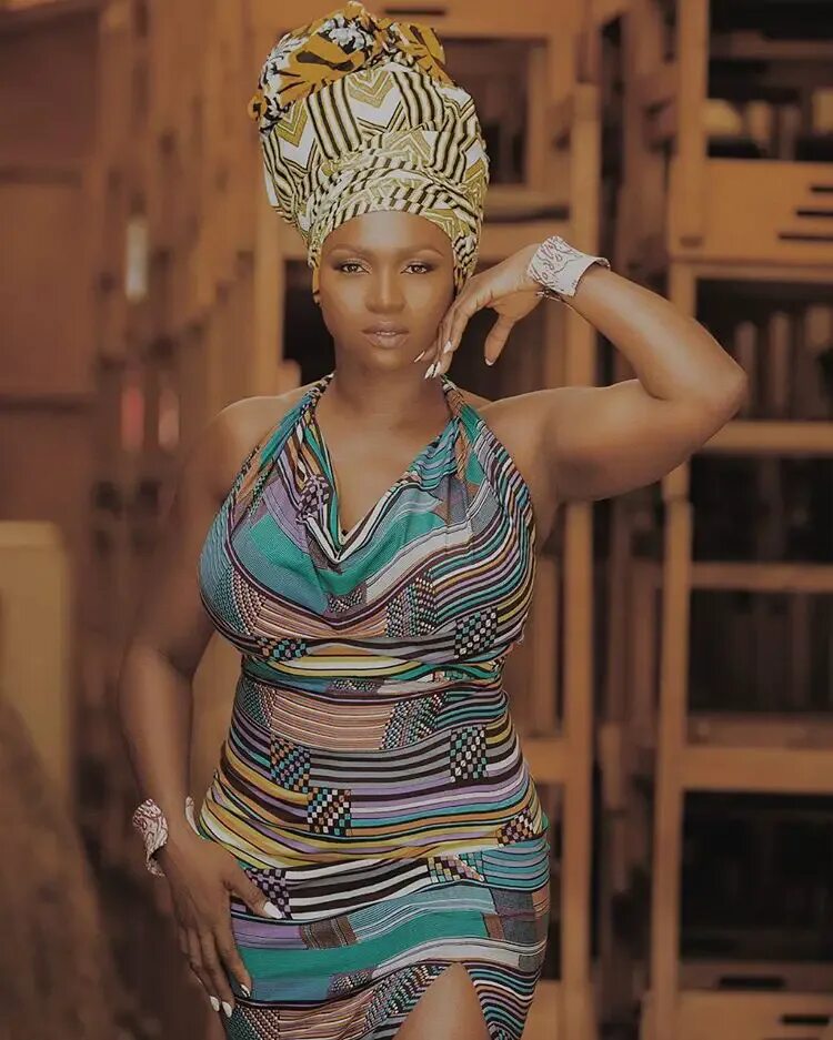 королева в африке фотографии. чернокожая королева. африканский макияж богинь. африканская королева. африканские королевы фото.