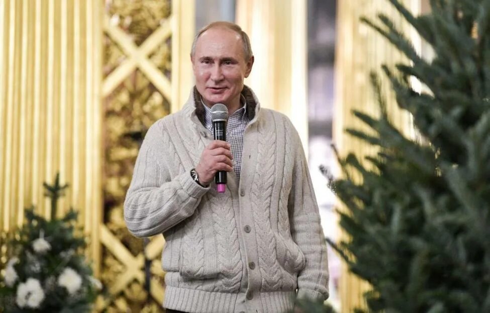 Новый 2012 в россии. Кофта Путина на Рождество.
