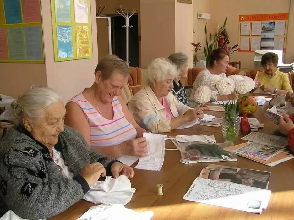 Старшее поколение сценарий. Организация досуга пожилых людей. Организация досуга для пожилых. Досуговые мероприятия для пенсионеров. Клуб по интересам для пожилых.