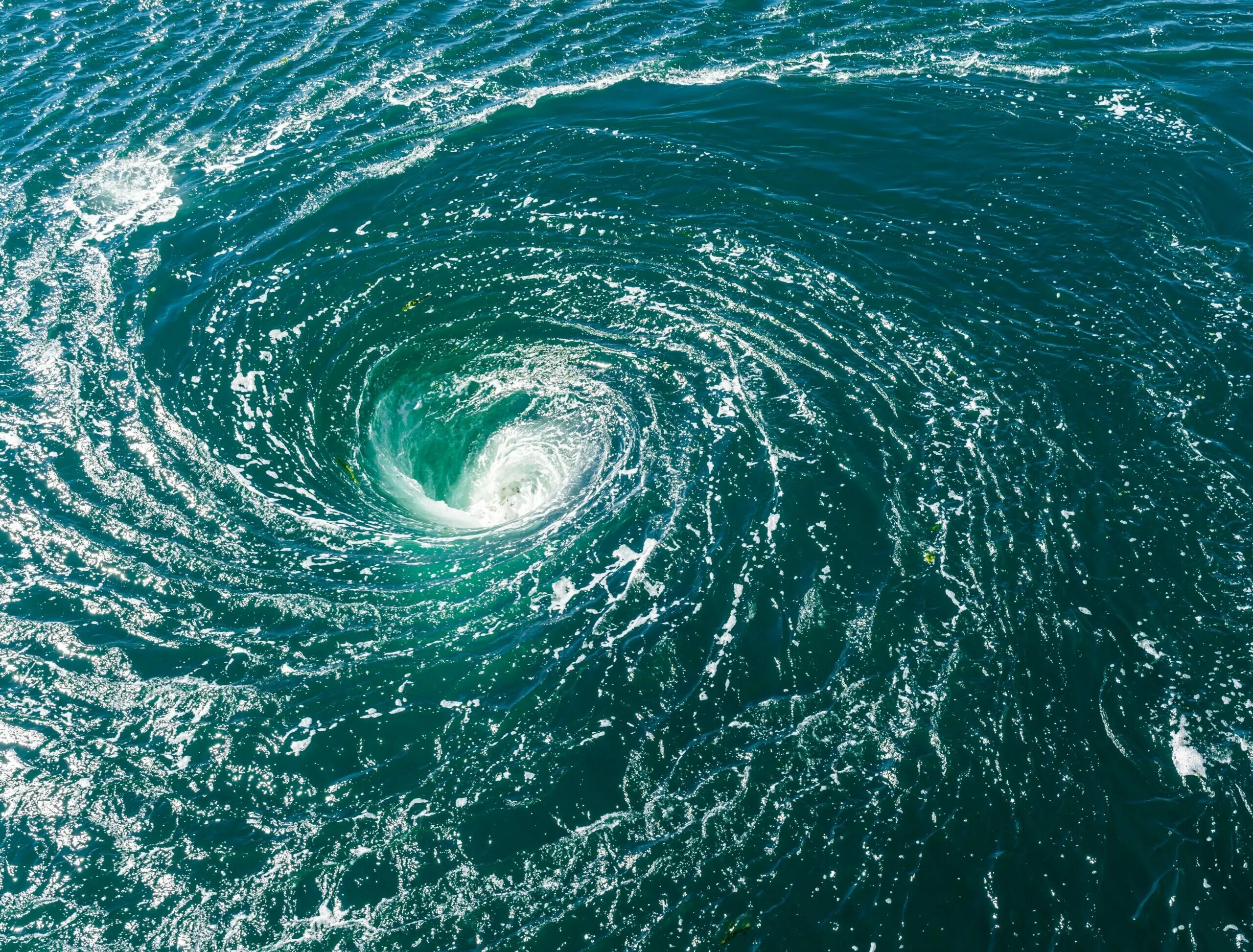 Водоворот Мальстрем. Водоворот в океане. Водовороты в черном море. Зеленый водоворот. Герои водоворота