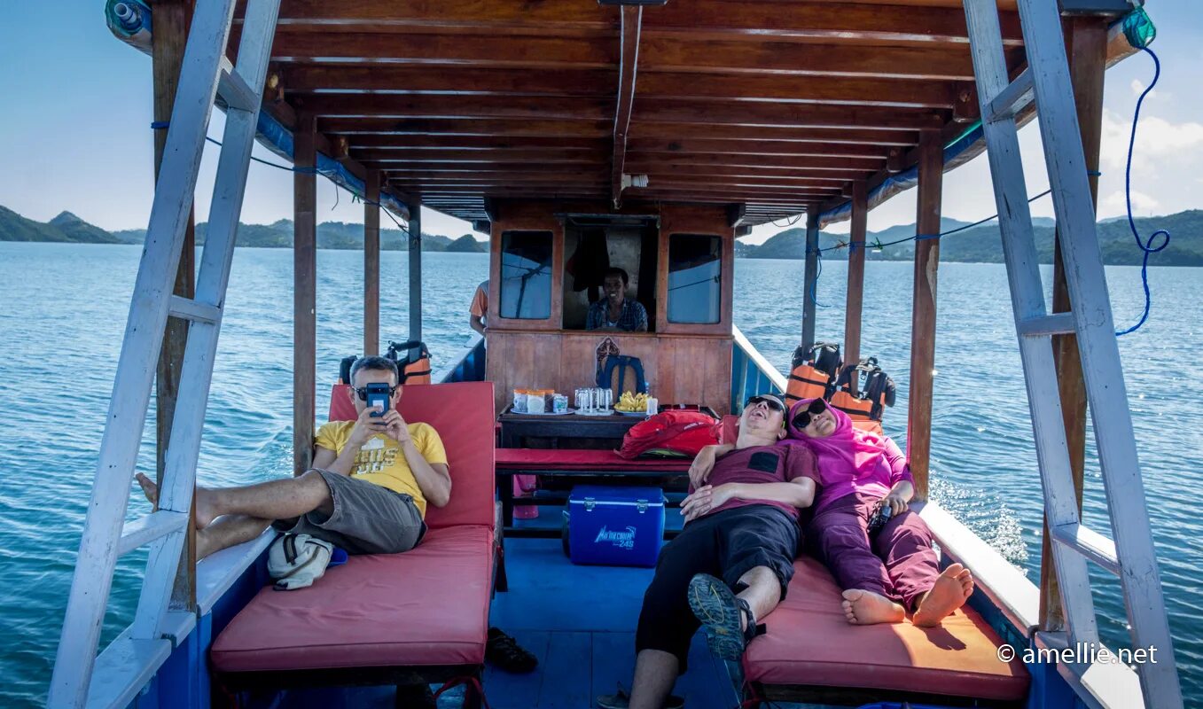 Sailing woman. Путешествие на яхте. Girl is sailing. Яхтинг в крите. Sailing trip.