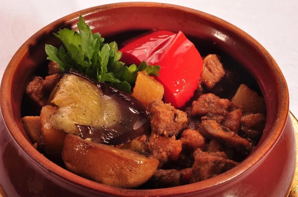 Рагу в горшочках с мясом