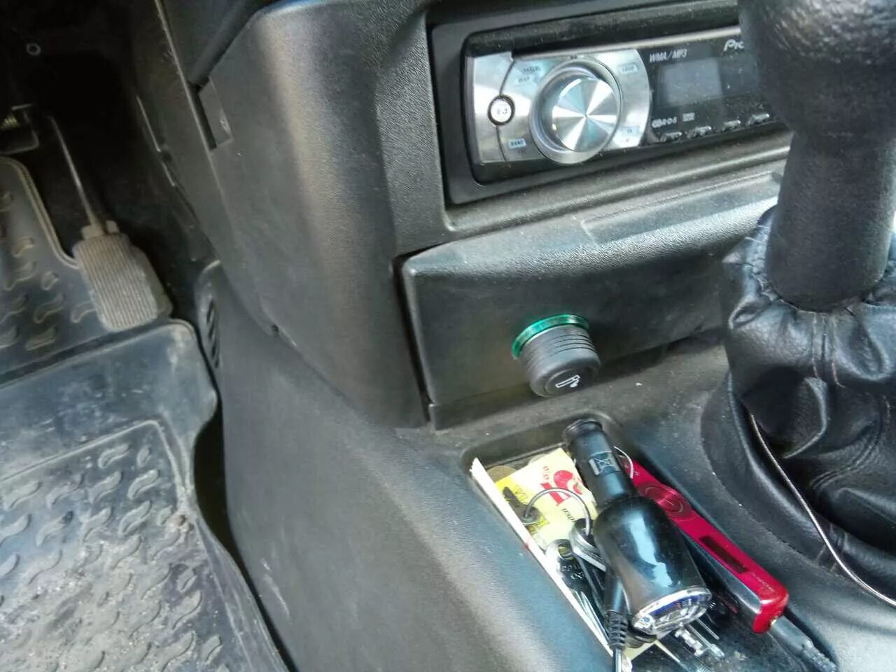 Гнездо прикуривателя сузуки гранд витара 2007. Usb вместо прикуривателя приора. Где стоит прикуриватель. Где стоит прикуриватель. Прикуриватель хендай ix35.