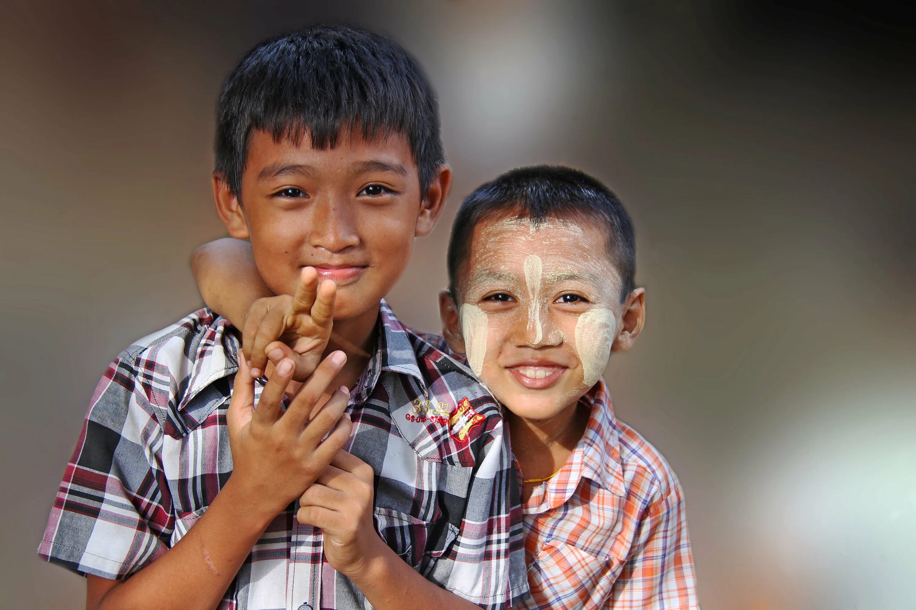 People men children. Бирманские дети. Азия люди фото. Фото молодежи Мьянмы.