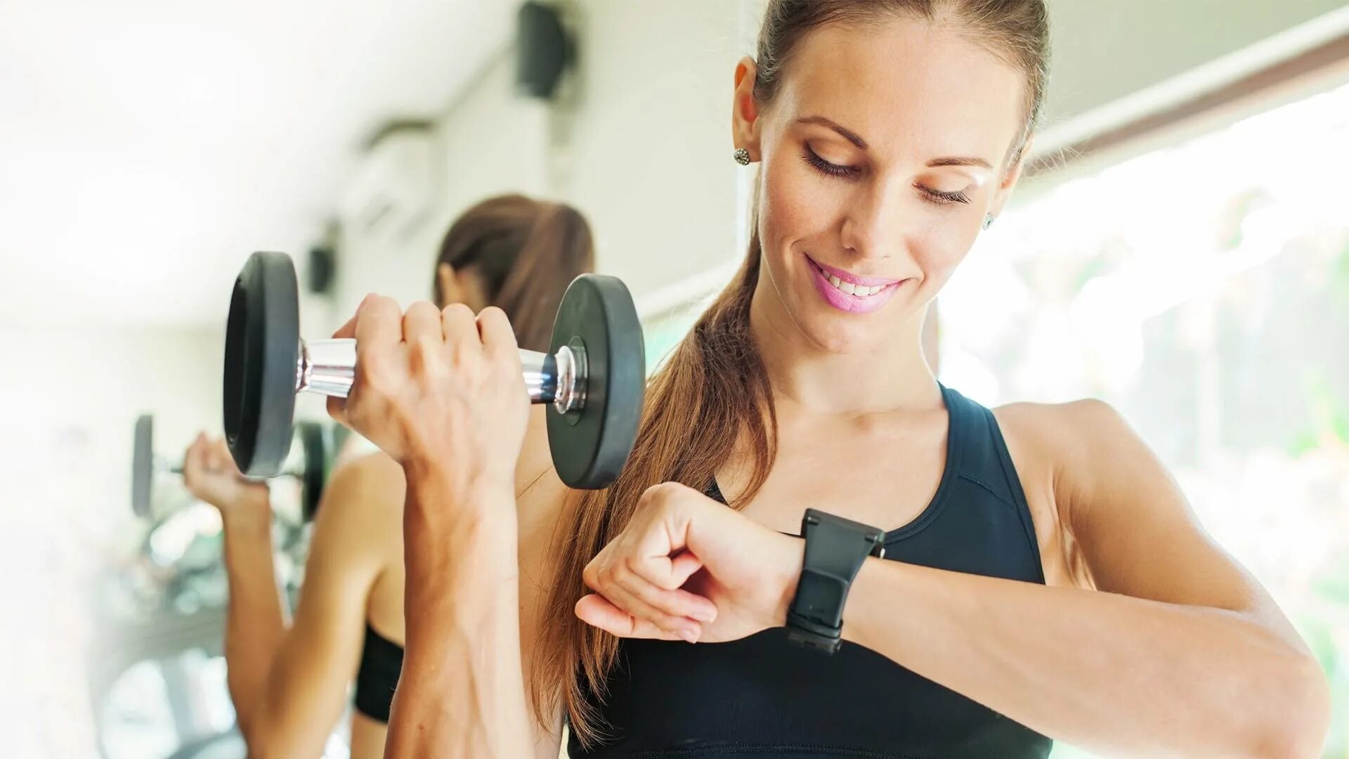 В какое время суток лучше заниматься спортом. Планка для начинающих таблица. Сколько отдых между подходами. Подходы и повторения на силу. План тренировок для начинающих бегом.