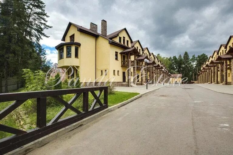 Горки-6 коттеджный посёлок горки-6. Горки 1. Ледяной городок шарыпово. Кататься на снежных горках. Горки 1 калуга.