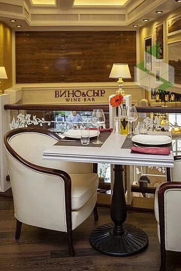 Вино и сыр ялта ресторан. Вино в ресторане. Ресторан вино и сыр уфа. Ресторан краснодар сыр и вино. Винный бар вино и сыр уфа.