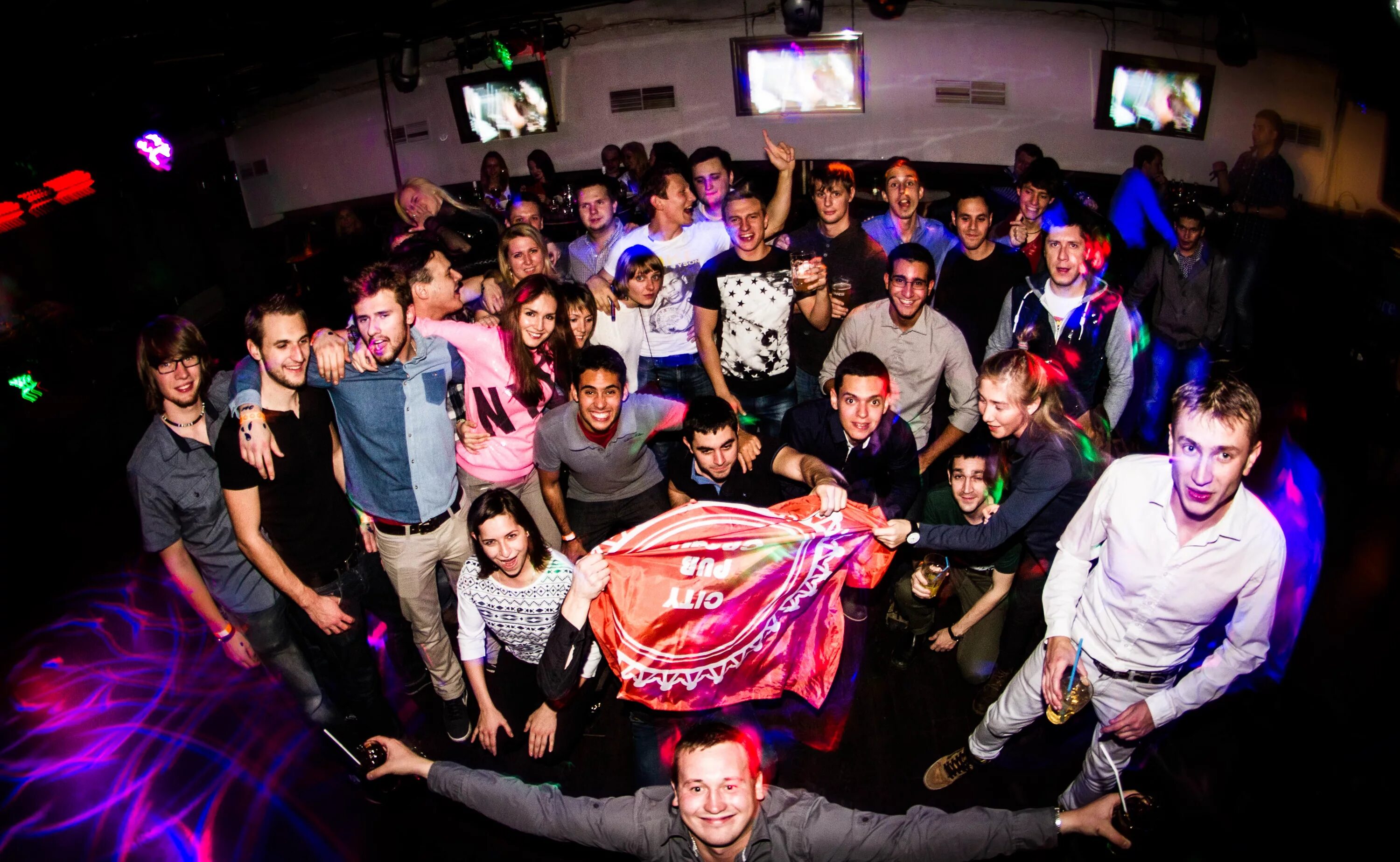 крутая вечеринка. думская улица санкт-петербург бары. вечеринка в питере. санкт-петербург дискотека клуб. улица баров в питере на думской.