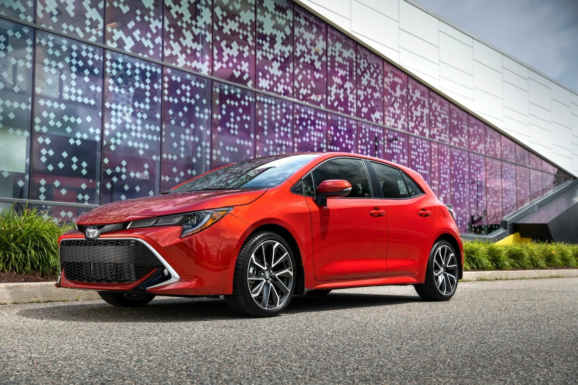 Хэтчбеки 2019 года. Toyota Corolla XSE 2019. Toyota Corolla 2018 XSE. Toyota Corolla Hatchback 2023. Тойота Королла 2018 хэтчбек.