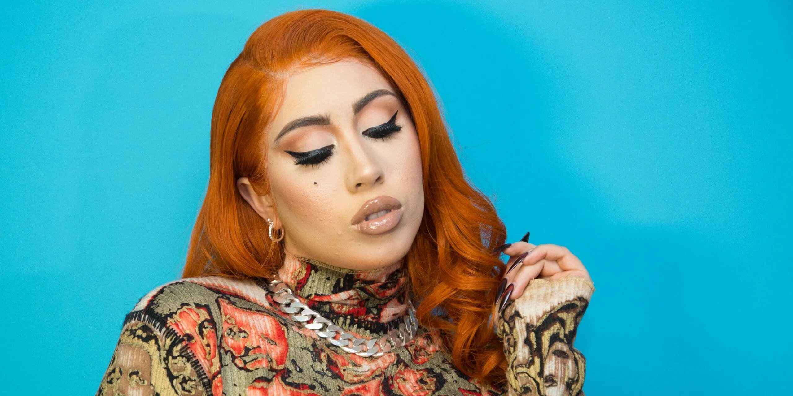 Кали учис. Kali Uchis обложка альбома. Кали учис американская певица. Kali Uchis ребенок.