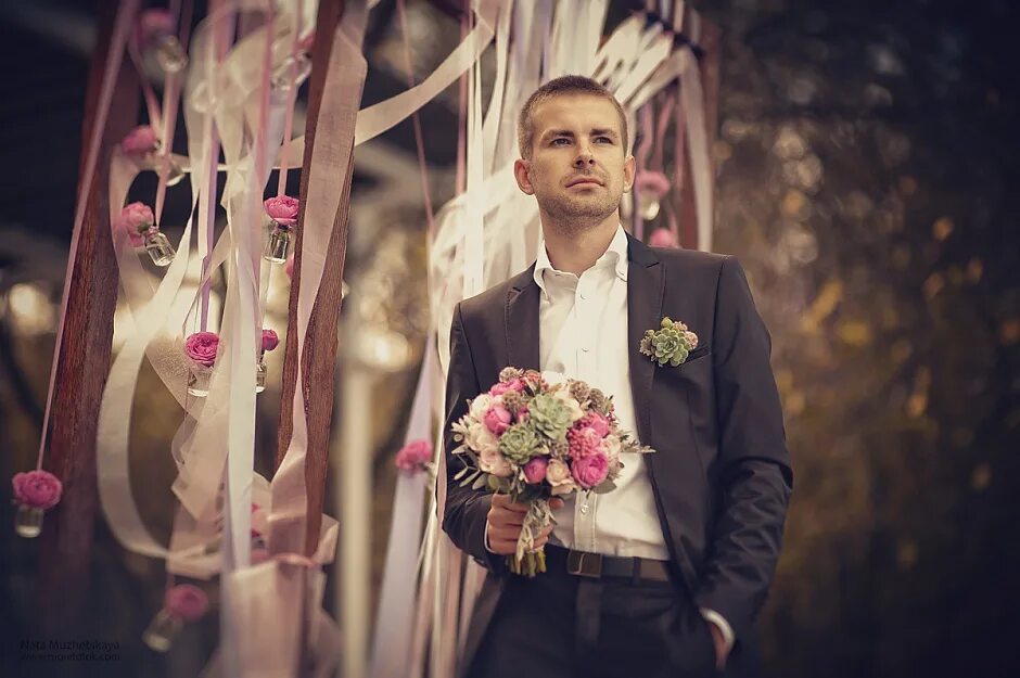 фотосессия жениха. сорок жених. сборы жениха и невесты. жених и невеста удивление. жених и невеста.