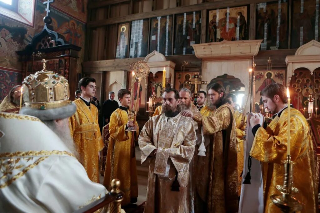 настоятель храма архангела михаила в царицыно. служба в церкви. храм живоносный источник в царицыно росписи. иерей вадим никулин. церковь пресвятой богородицы живоносный источник в царицыно.