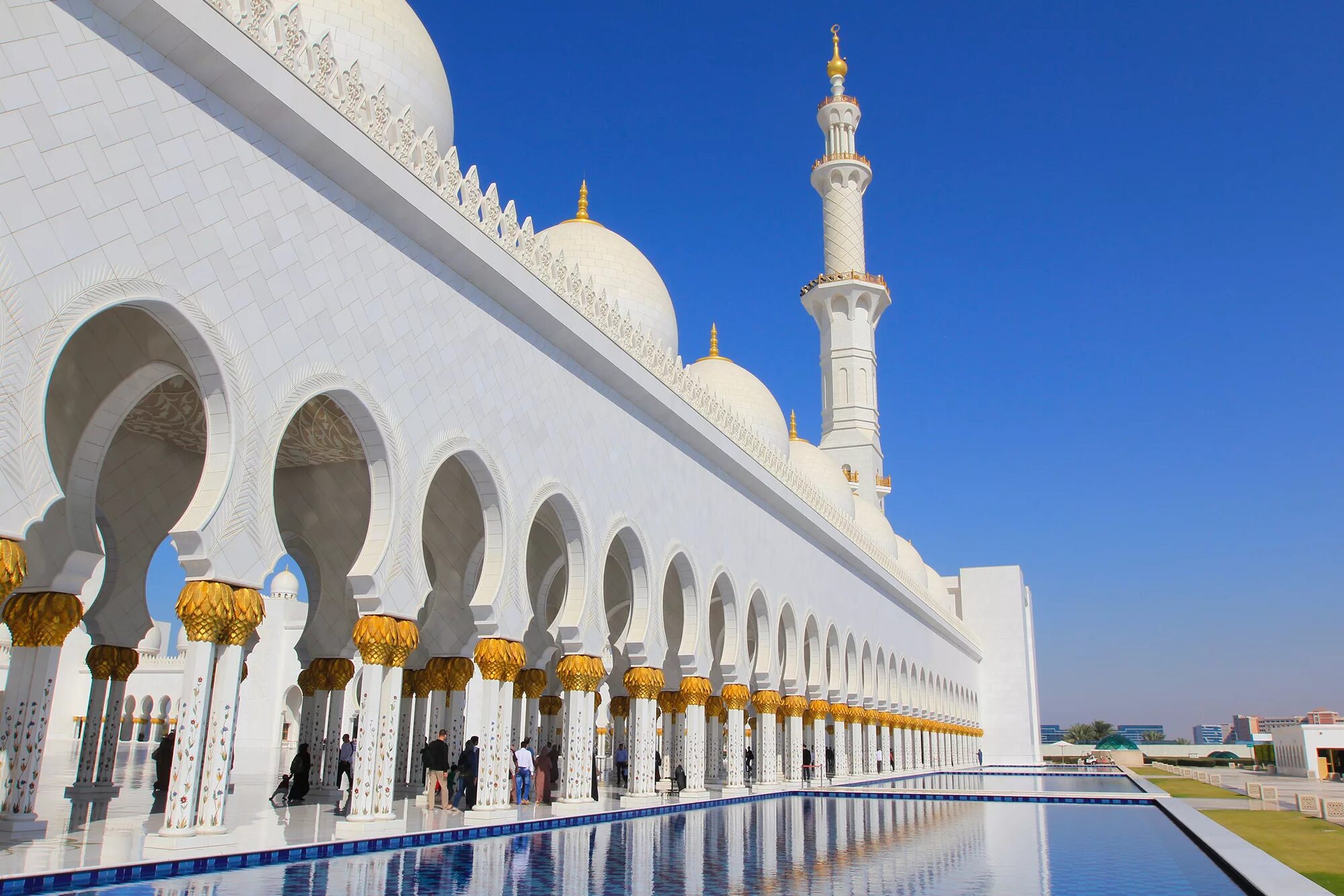 Самые крупные мечети. Мечеть шейха Зайда Абу-Даби. Абу Даби большая мечеть. Мечеть шейха Зайда в Абу-Даби, ОАЭ. Дубай храм шейха Зайда.