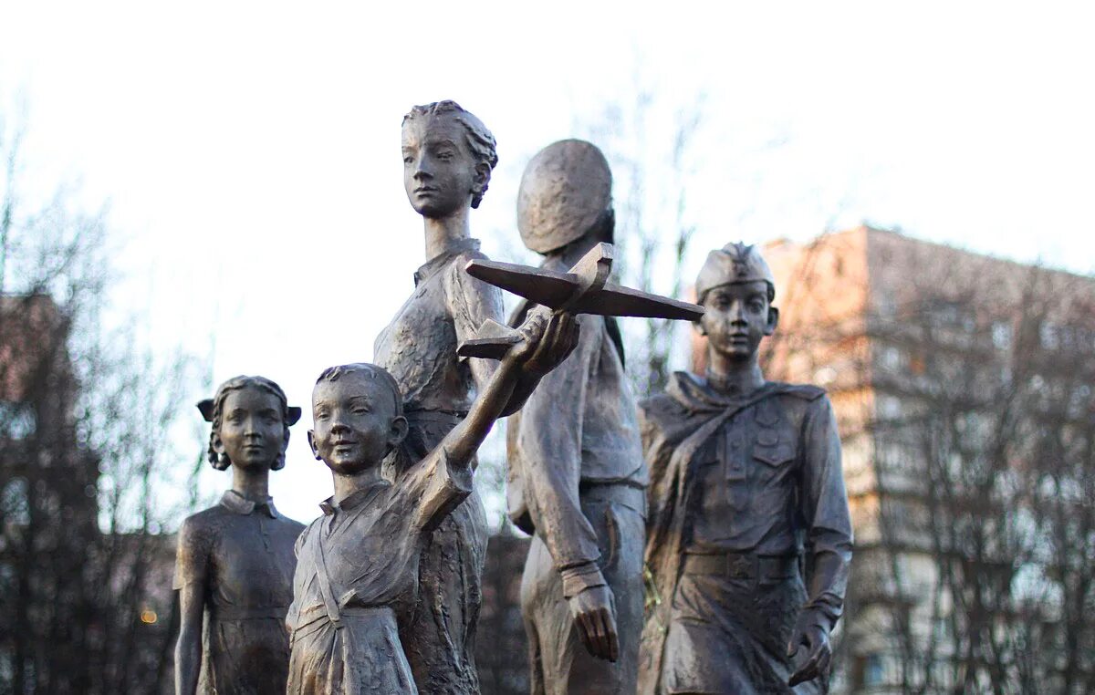 памятник пионерам-героям (липецк). памятник детям проспект непокоренных. (скульптор м. памятник детям героям. памятник дети войны в санкт-петербурге.