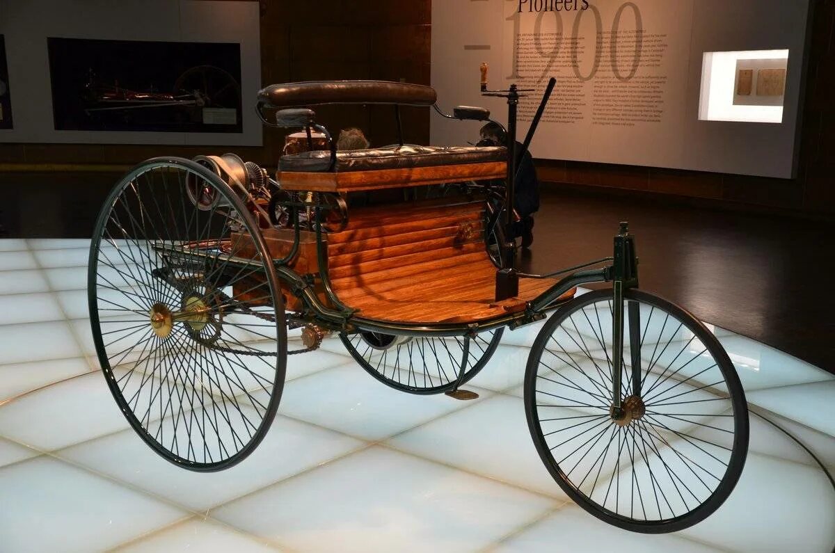 Что представлял собой первый автомобиль
